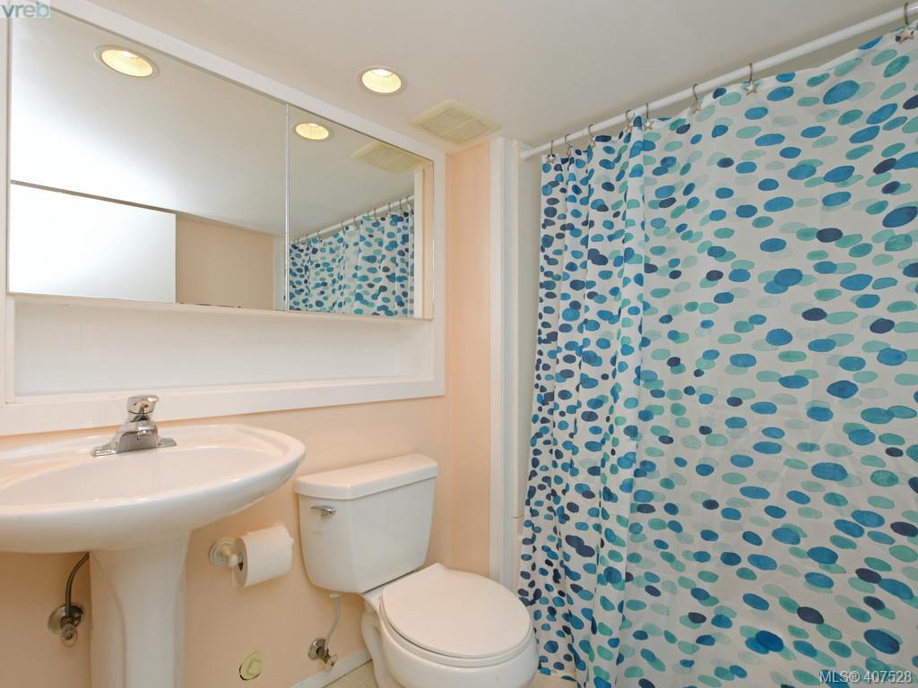 3171 Carman Street, Victoria, BC 407528 Nicole Pelan