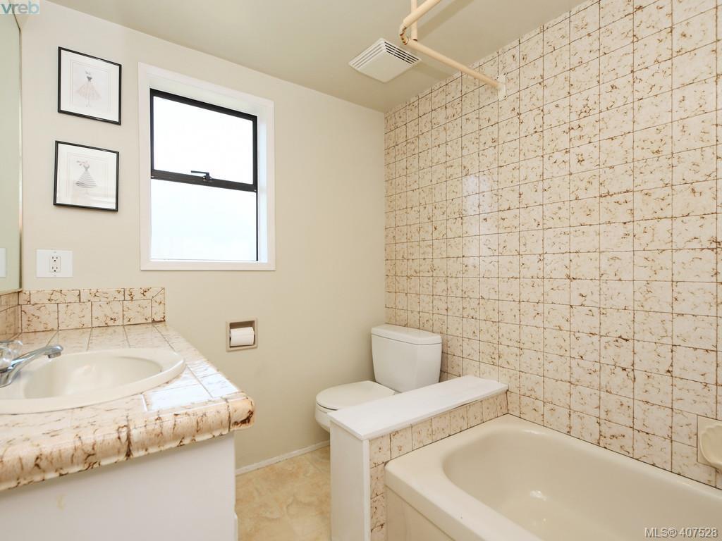 3171 Carman Street, Victoria, BC 407528 Nicole Pelan