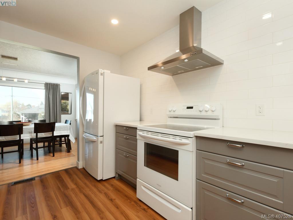 3171 Carman Street, Victoria, BC 407528 Nicole Pelan