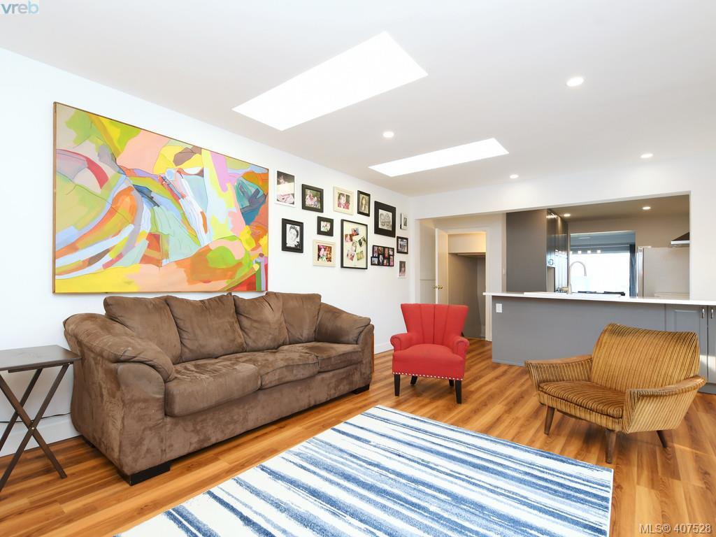 3171 Carman Street, Victoria, BC 407528 Nicole Pelan