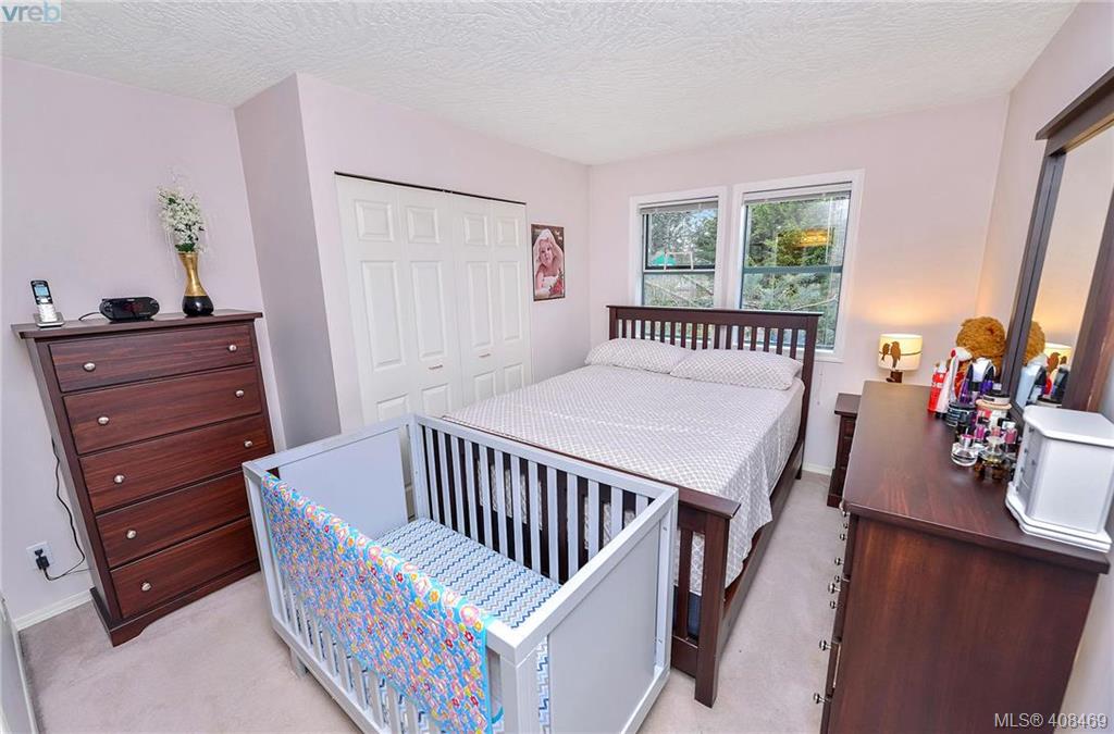  5 240 E Burnside Road, Victoria, BC 408469 Miles Takacs