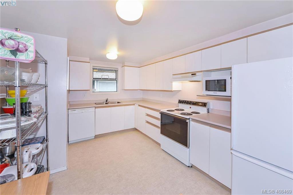  5 240 E Burnside Road, Victoria, BC 408469 Miles Takacs