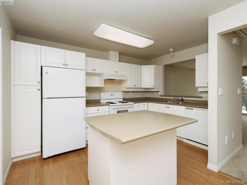  61 118 Aldersmith Place, Victoria, BC 410108 Jaret Andrews