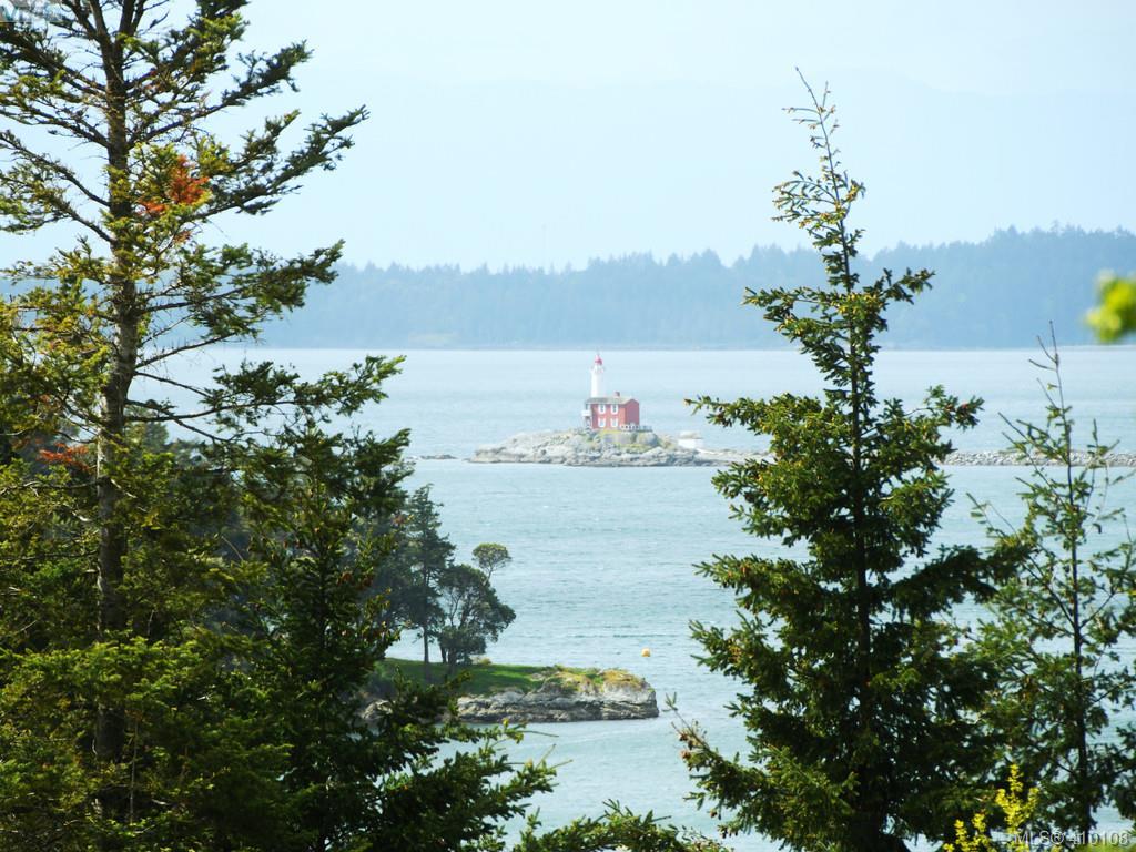  61 118 Aldersmith Place, Victoria, BC 410108 Jaret Andrews