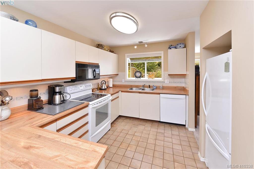  11 1309 McKenzie Avenue, Victoria, BC 410338 Miles Takacs