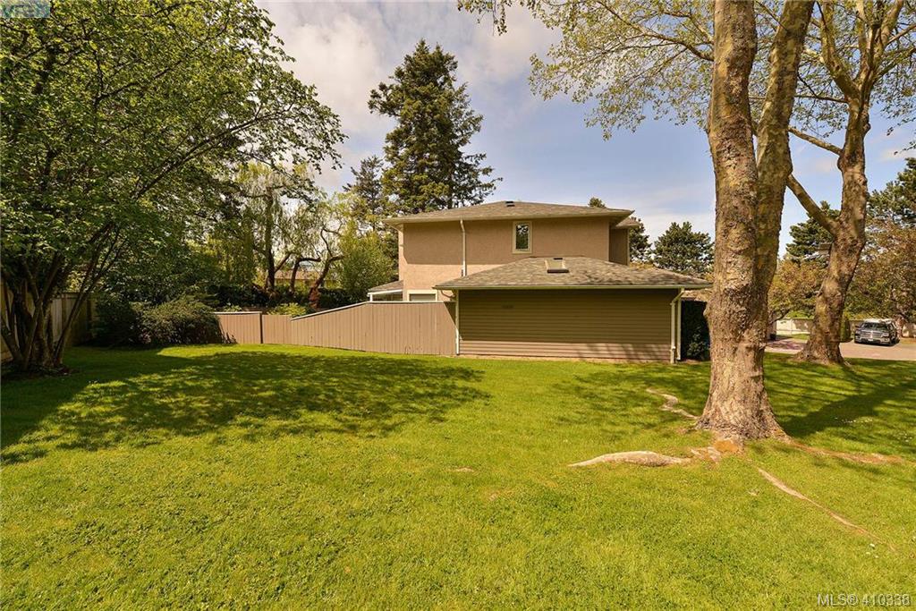  11 1309 McKenzie Avenue, Victoria, BC 410338 Miles Takacs