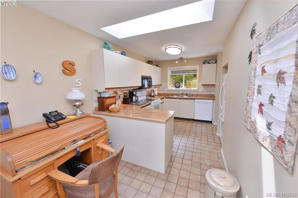  11 1309 McKenzie Avenue, Victoria, BC 410338 Miles Takacs