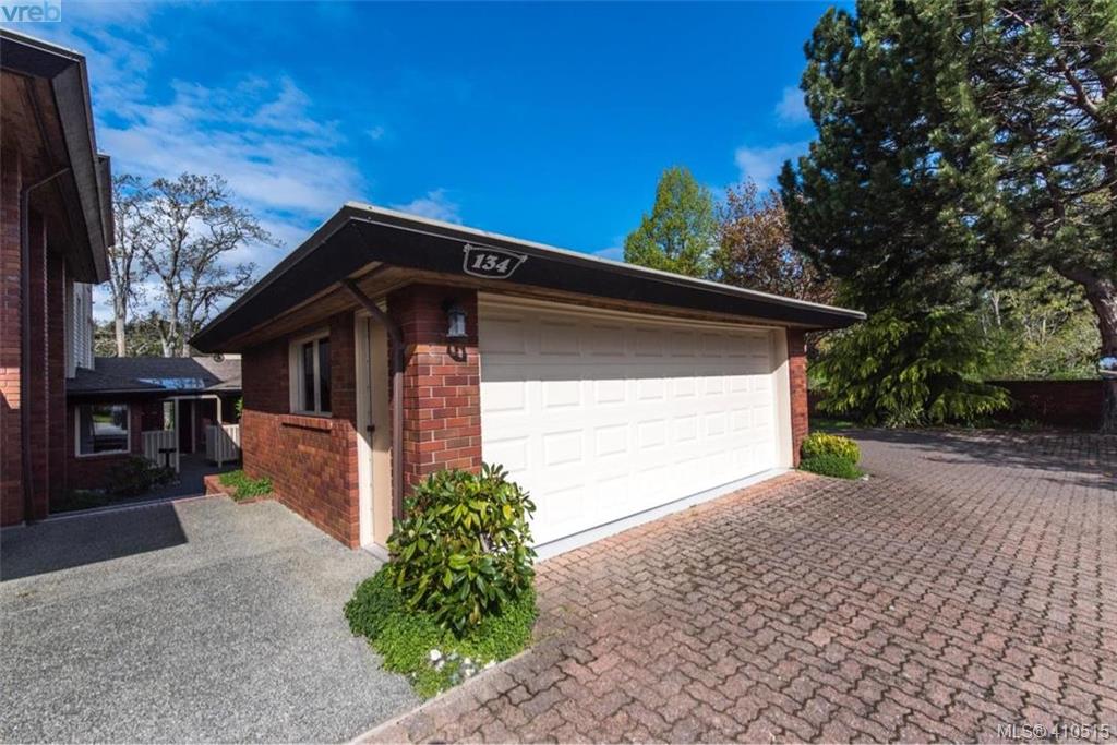  134 2345 Cedar Hill Cross Road, Victoria, BC 410515 Victoria Real
