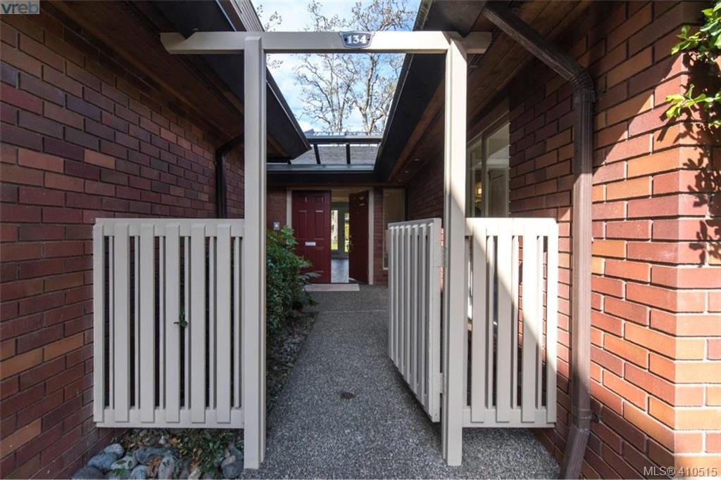  134 2345 Cedar Hill Cross Road, Victoria, BC 410515 Victoria Real