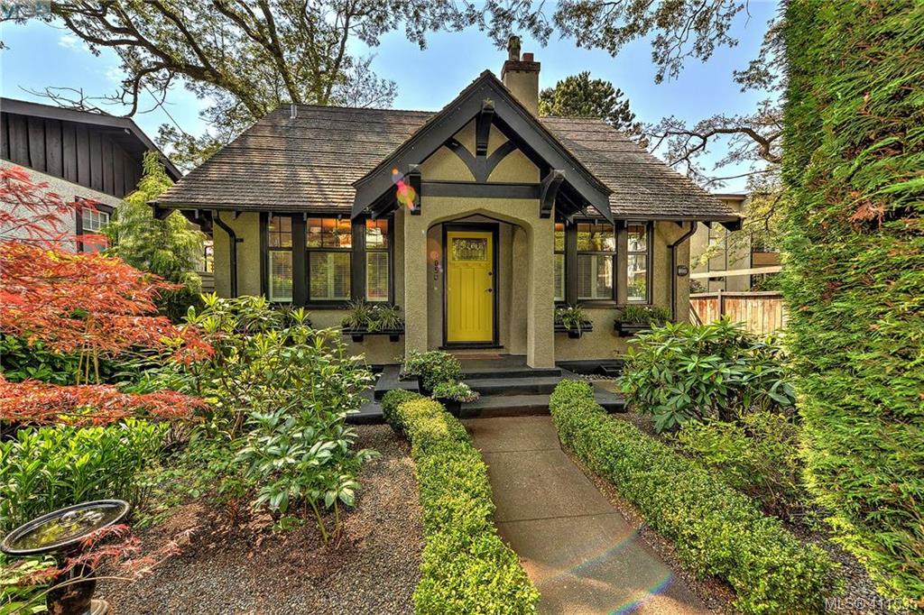 1058 Foul Bay Road, Victoria, BC • 411535 • Grady Harris Personal