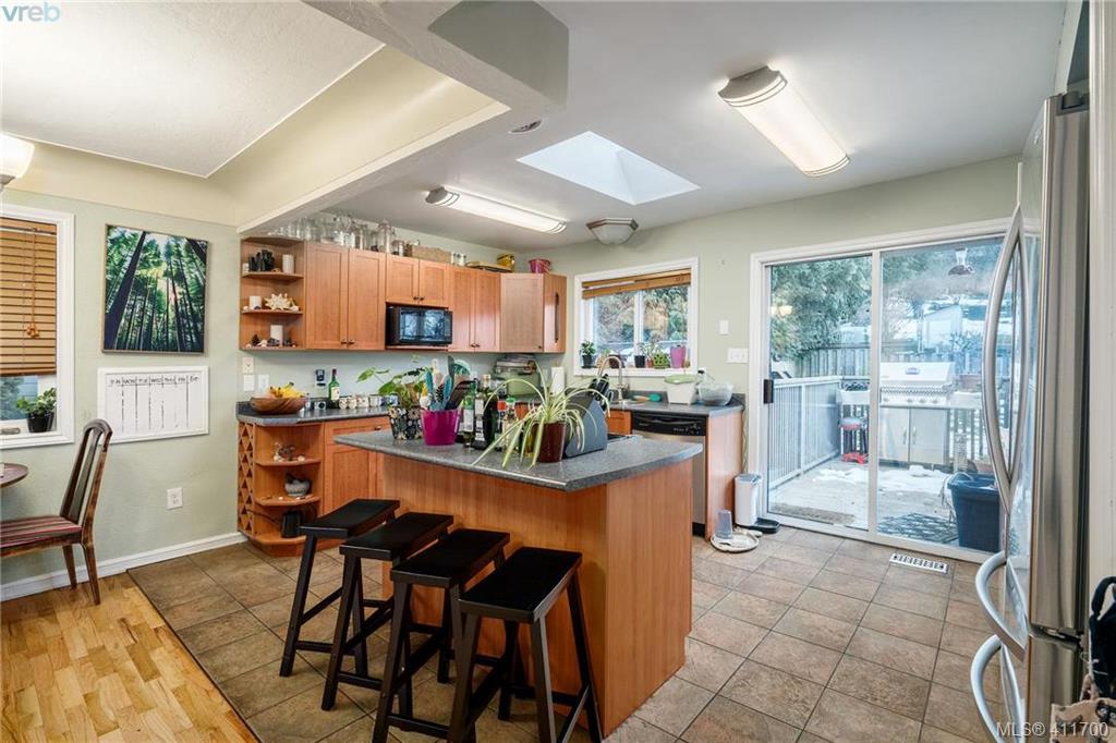 3880 Cedar Hill Road, Victoria, BC 411700 Kieren Rasura