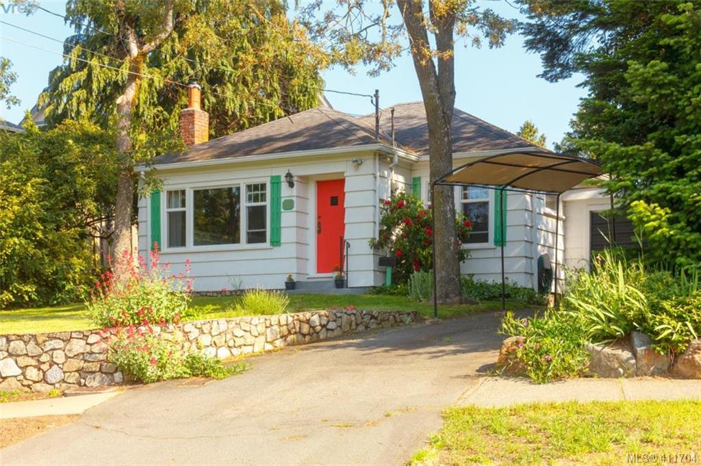 1118 Tolmie Avenue, Victoria, BC 411704 The House Selling Group