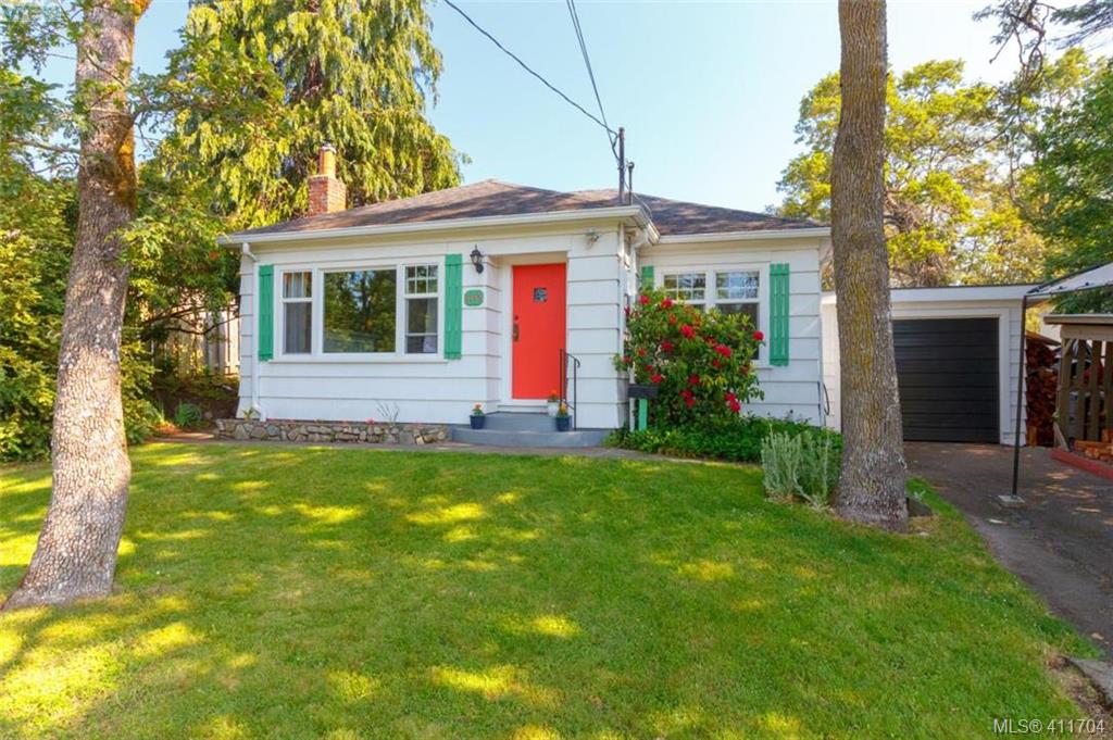 1118 Tolmie Avenue, Victoria, BC 411704 The House Selling Group