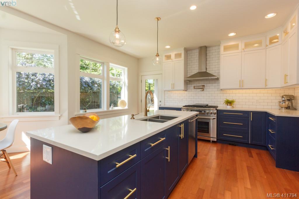 4039 South Valley Drive, Victoria, BC 411794 Tracy KeenanWhyte B