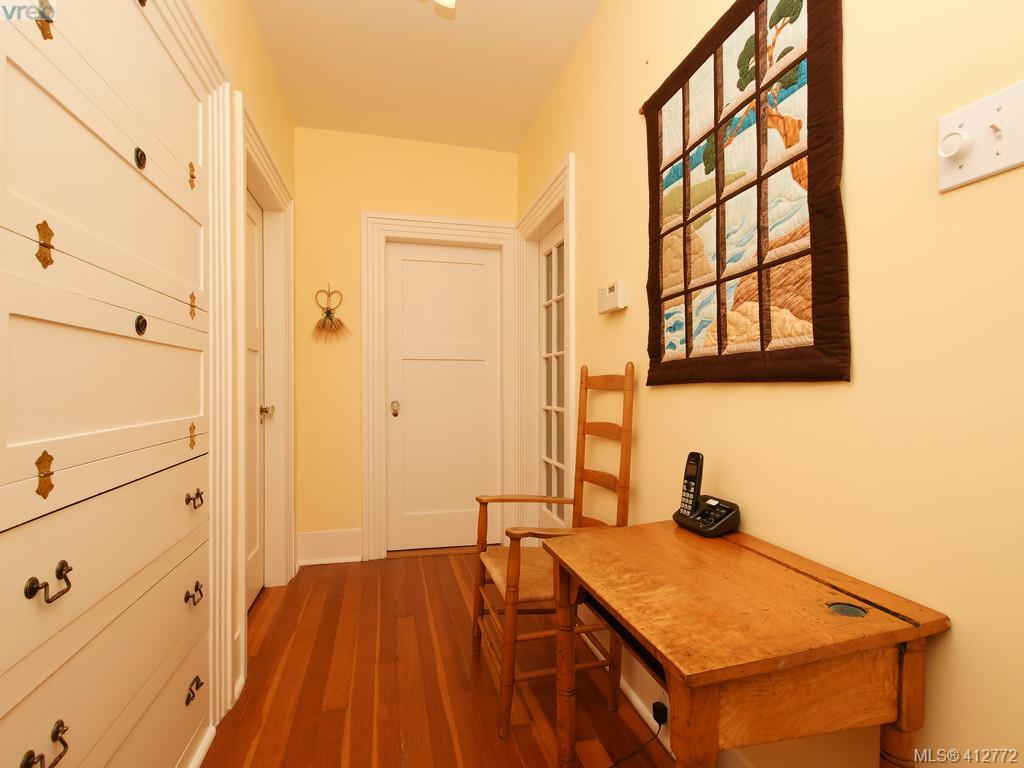 1039 St. David Street, Victoria, BC 412772 Nicole Pelan