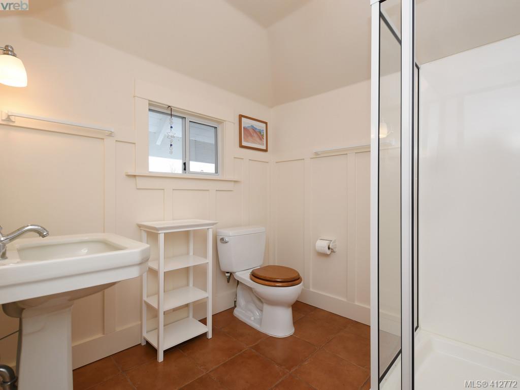 1039 St. David Street, Victoria, BC 412772 Nicole Pelan