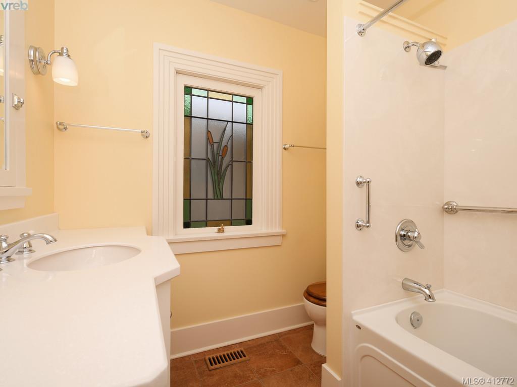 1039 St. David Street, Victoria, BC 412772 Nicole Pelan