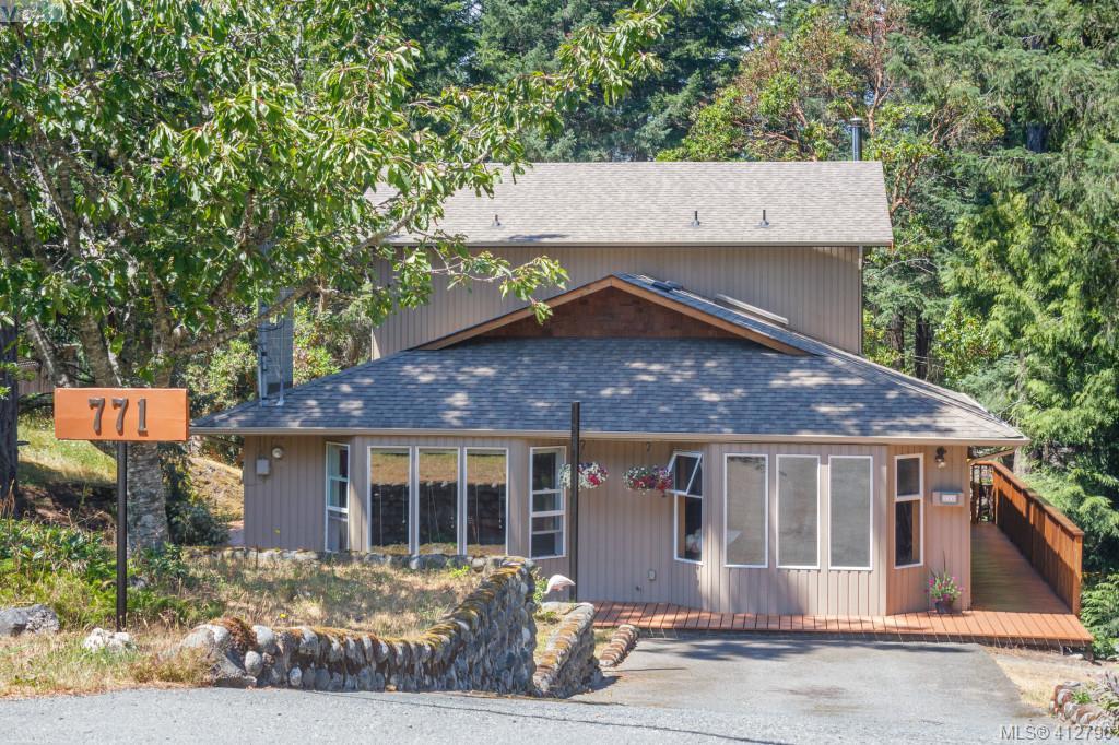 771 Cuaulta Crescent, Victoria, BC 412790 McCollom Real Estate Ltd.