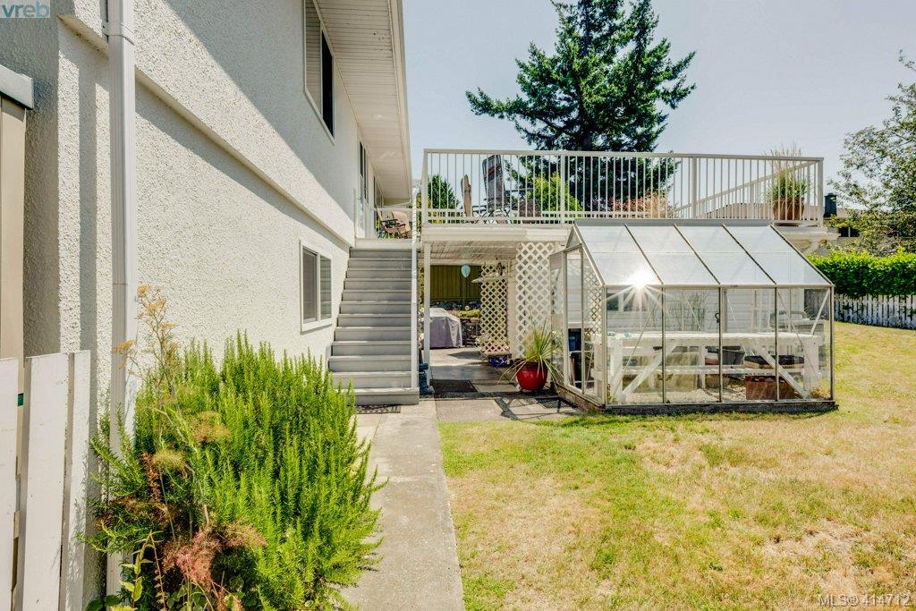1703 Kenmore Road, Victoria, BC 414712 Julie Demelo