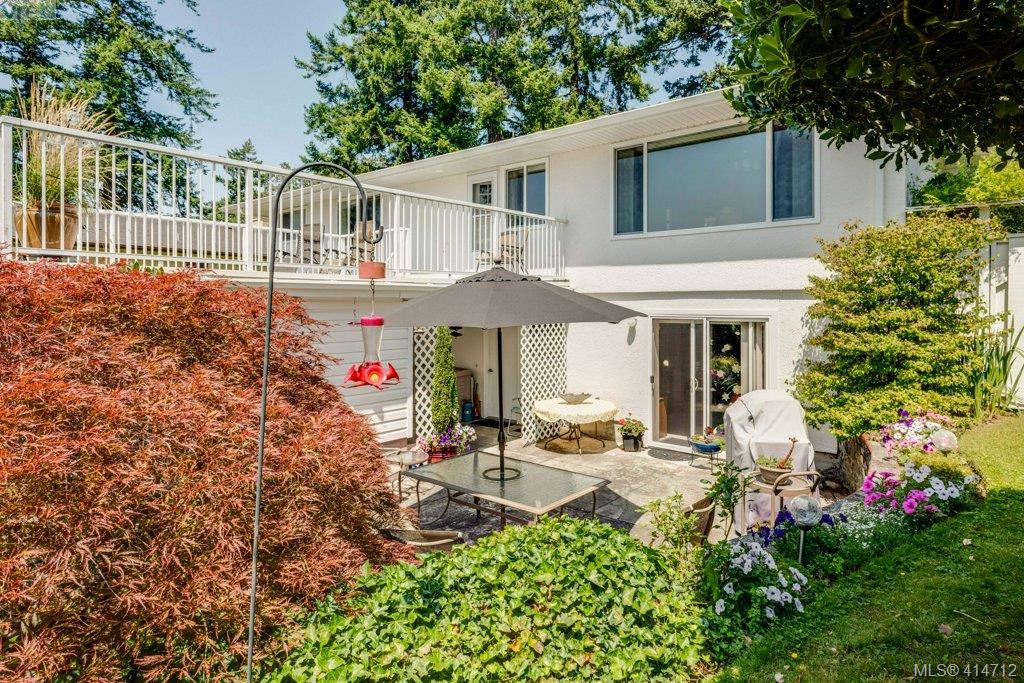 1703 Kenmore Road, Victoria, BC 414712 Julie Demelo