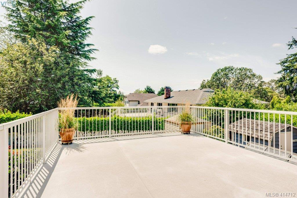 1703 Kenmore Road, Victoria, BC 414712 Julie Demelo