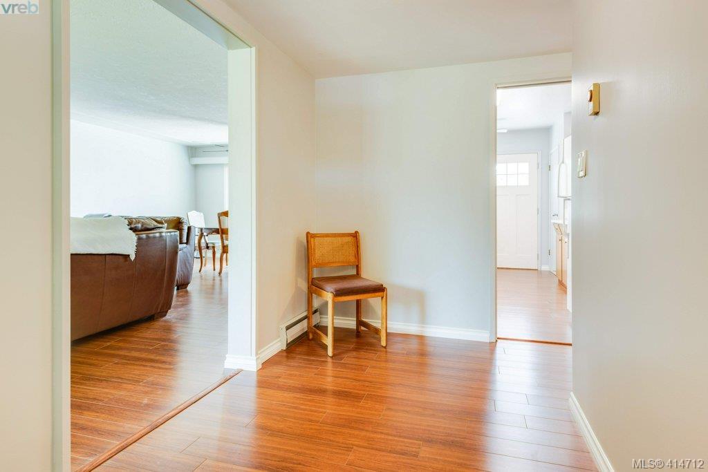 1703 Kenmore Road, Victoria, BC 414712 Julie Demelo