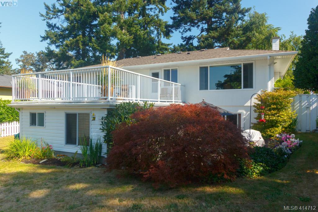 1703 Kenmore Road, Victoria, BC 414712 Julie Demelo