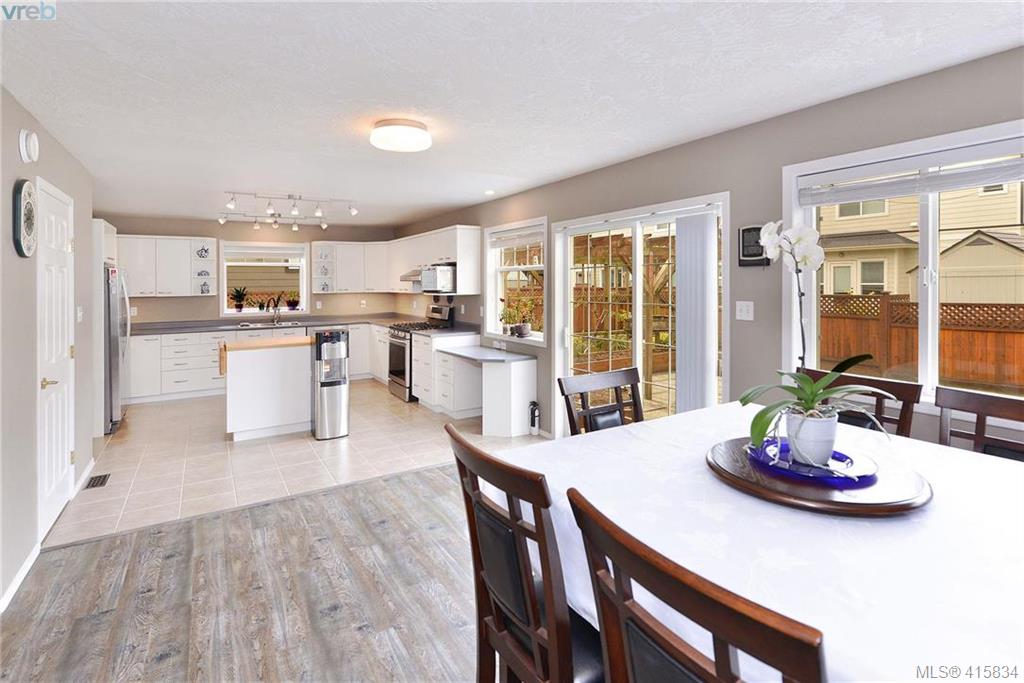 1285 McLeod Place, Victoria, BC 415834 Miles Takacs