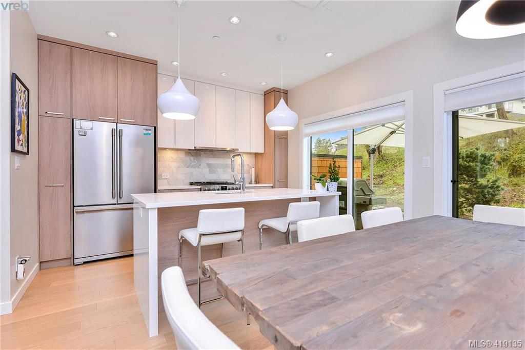  103 1464 Bear Mountain Parkway, Victoria, BC 419135 Miles Takacs