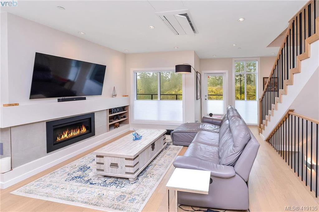  103 1464 Bear Mountain Parkway, Victoria, BC 419135 Miles Takacs