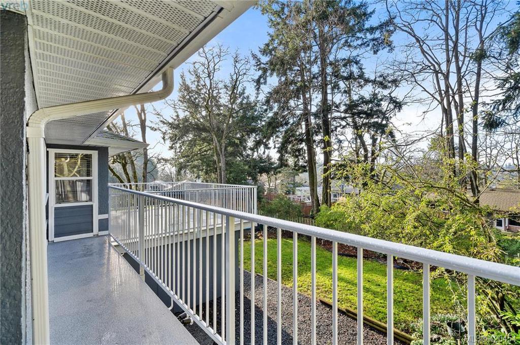667 W Burnside Road, Victoria, BC 420454 Kieren Rasura
