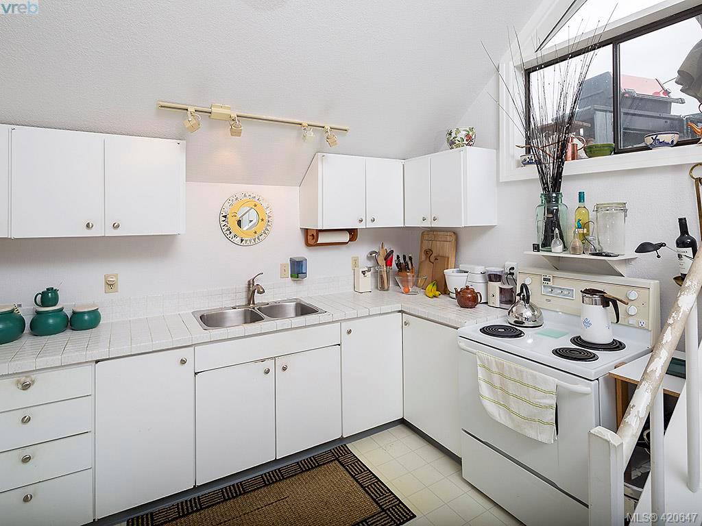 1735 Kings Road, Victoria, BC 420647 Robin Cushing Victoria YYJ