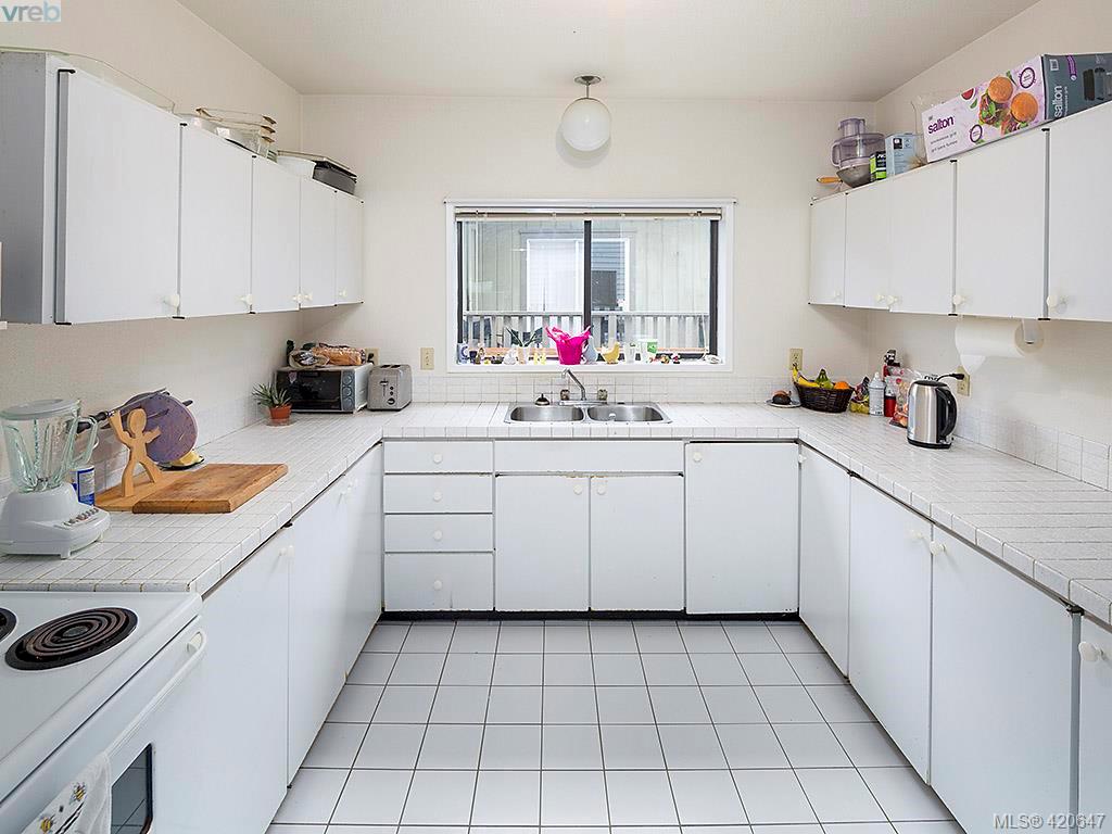 1735 Kings Road, Victoria, BC 420647 Robin Cushing Victoria YYJ