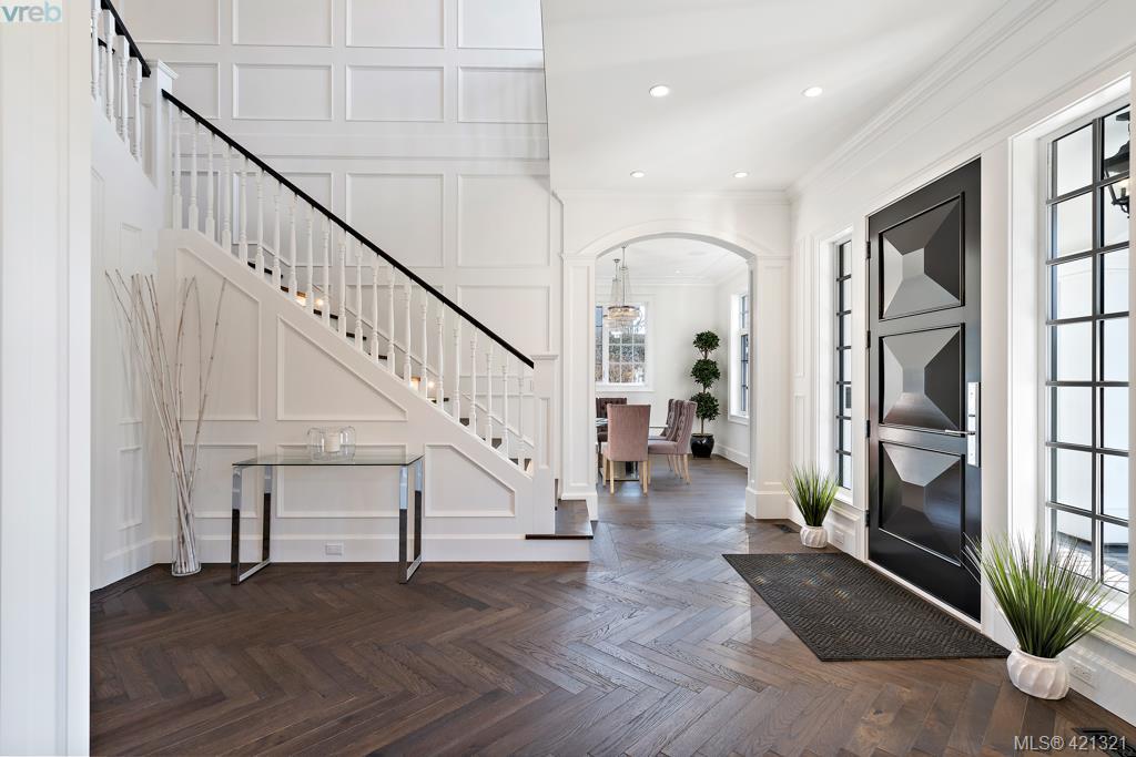 2666 Dalhousie Street, Victoria, BC 421321 This is the custom Spec