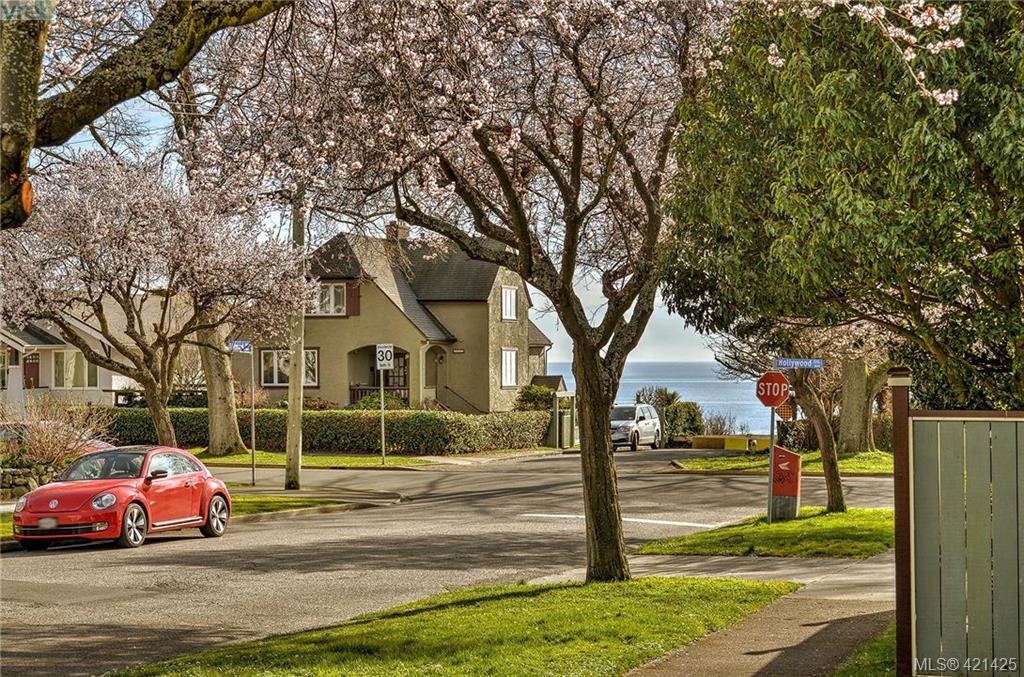 110 Wildwood Avenue, Victoria, BC 421425 Miles Takacs