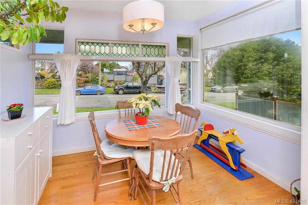 110 Wildwood Avenue, Victoria, BC 421425 Miles Takacs