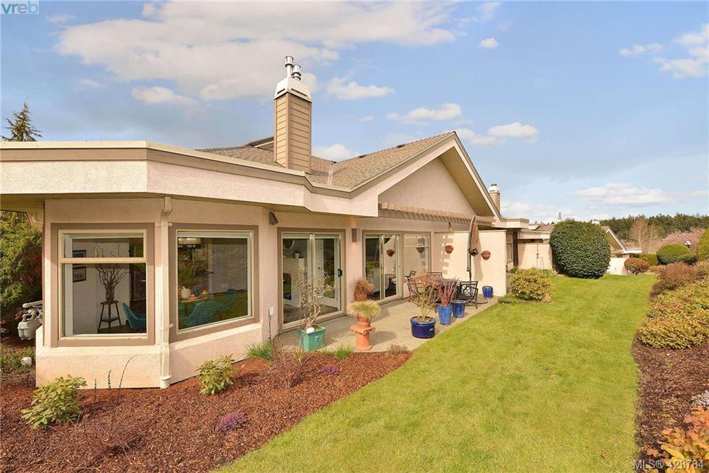  8 4318 Emily Carr Drive, Victoria, BC 423784 Nicole Pelan