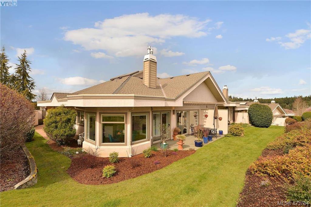  8 4318 Emily Carr Drive, Victoria, BC 423784 Nicole Pelan