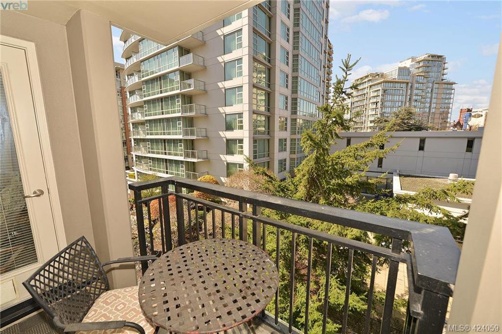  310 751 Fairfield Road, Victoria, BC 424059 Nicole Pelan