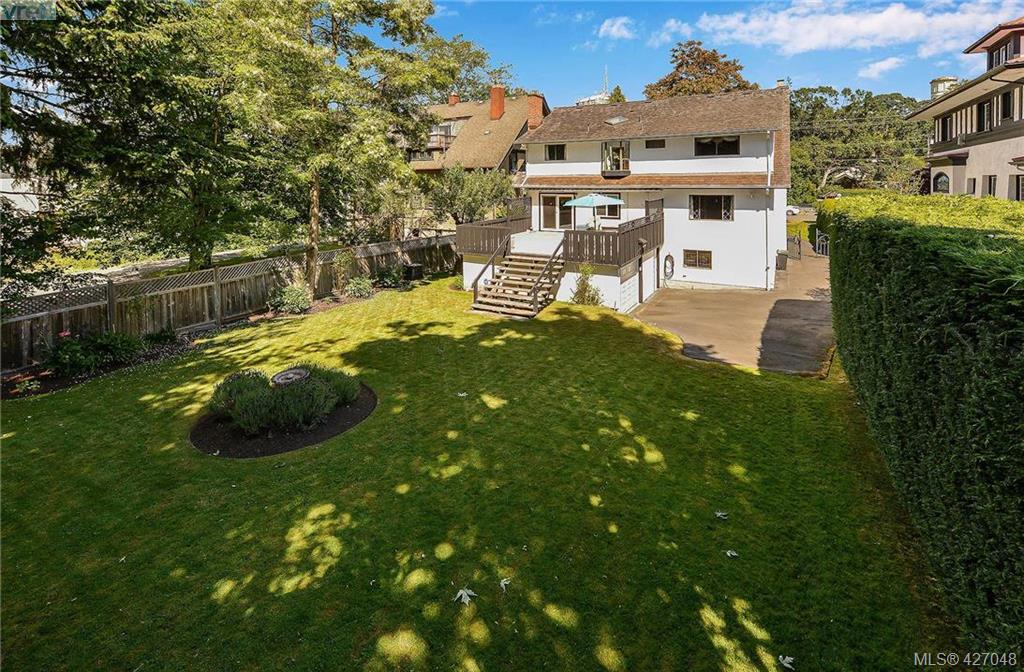 948 St. Charles Street, Victoria, BC 427048 Miles Takacs