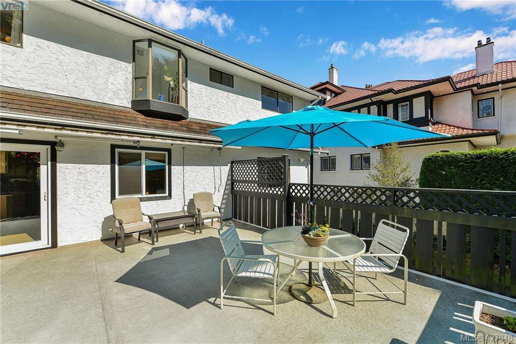 948 St. Charles Street, Victoria, BC 427048 Miles Takacs