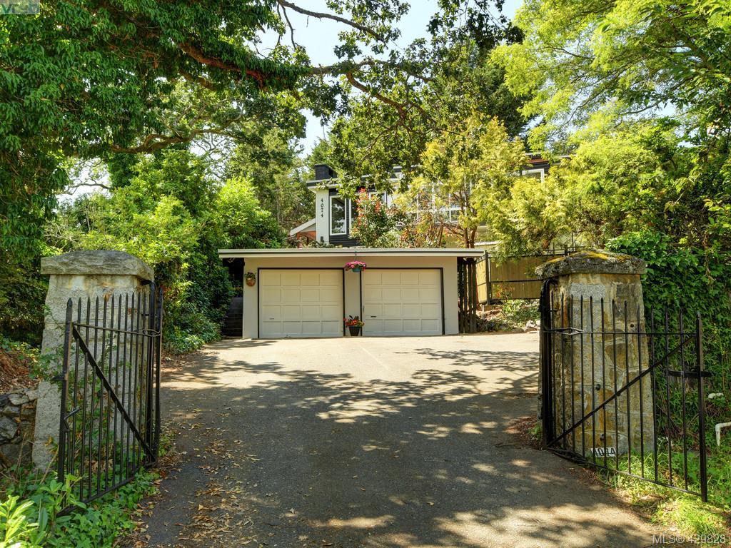 4074 Cedar Hill Road, Victoria, BC 429828 Alex Rose