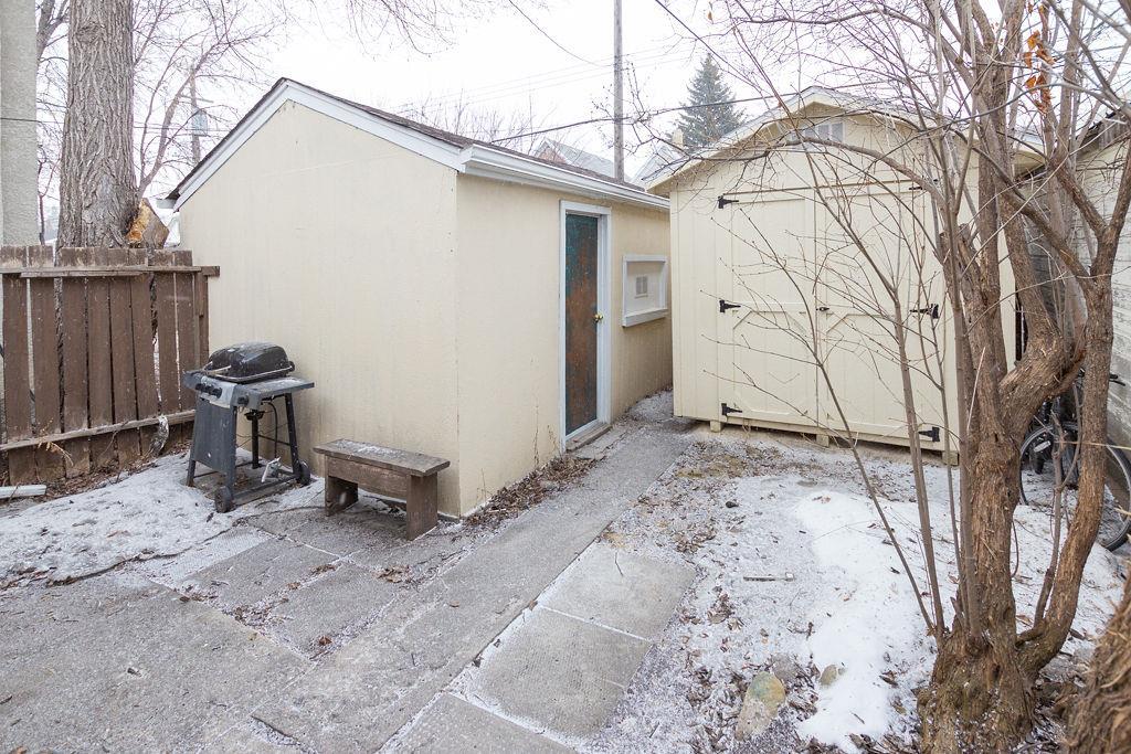 715 Ashburn Street, Winnipeg, MB, R3G 3C6 202008021 John Frank