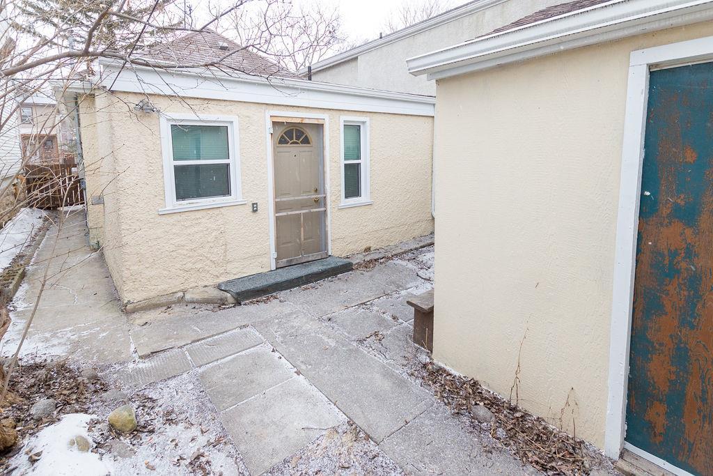 715 Ashburn Street, Winnipeg, MB, R3G 3C6 202008021 John Frank