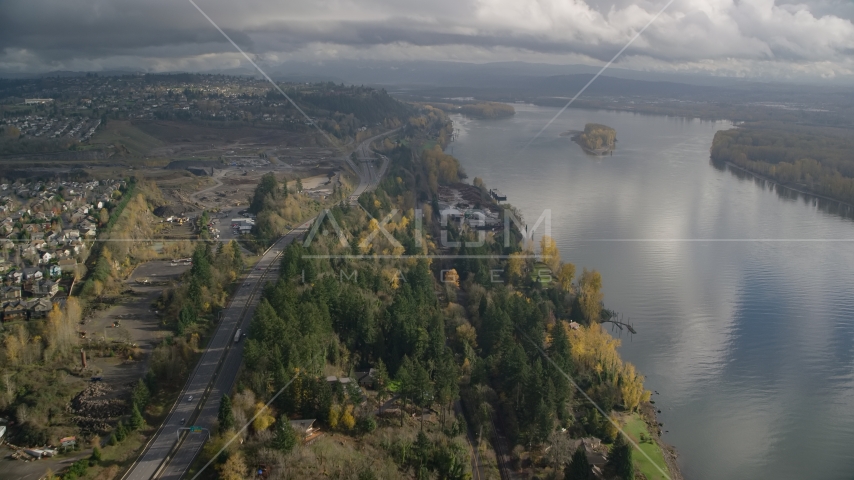 Riverfront homes between Highway 14 and the Columbia River in Vancouver, Washington Aerial Stock Photos AX153_144.0000281F