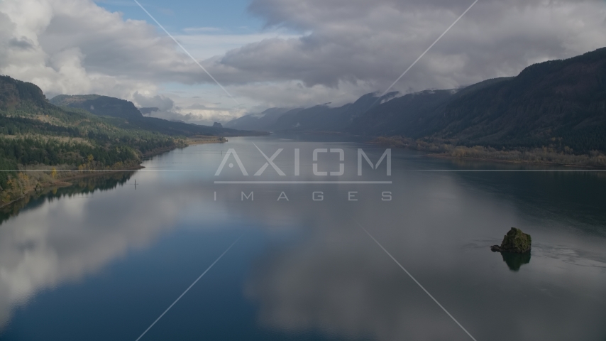 The Columbia River in the Columbia River Gorge, Washington Aerial Stock Photos AX154_015.0000129F