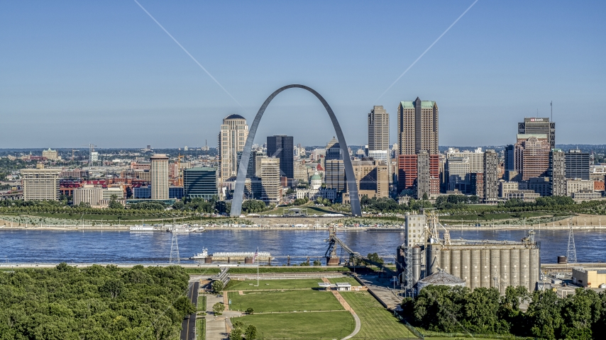 The Mississippi River and Gateway Arch by the skyline, Downtown St. Louis, Missouri Aerial Stock ...