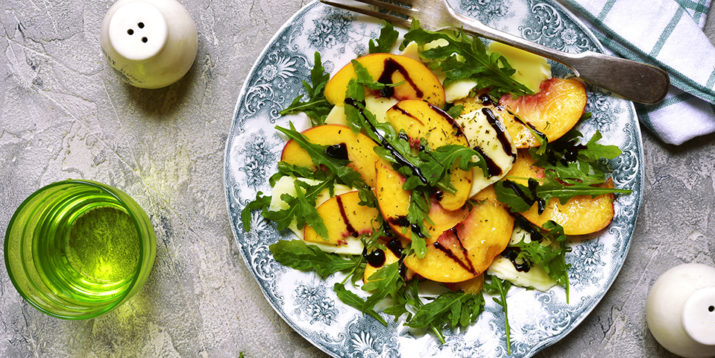 Arugula Salad With Peaches and Mozzarella