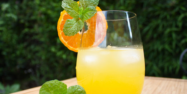 10 Refreshing Recipes to Flavor Your Water