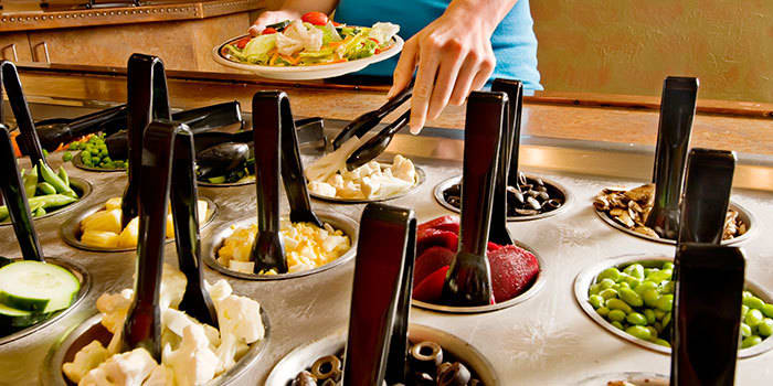 Are You Making These Salad Bar Mistakes?